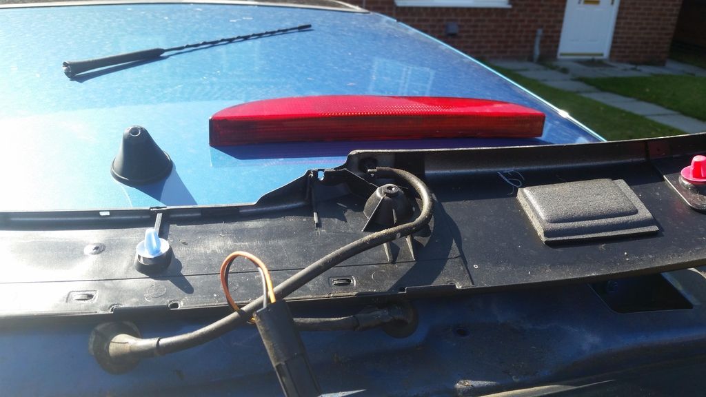 Renault Clio MK2 High Level Brake Light replacement [HOW TO